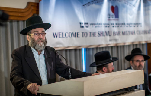 Rabbi-Garni-MK-addressing-the-crowd